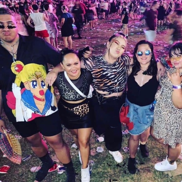 Meet your Posher, Lee from L&J Vintage Clothing - Picture 2 of 10